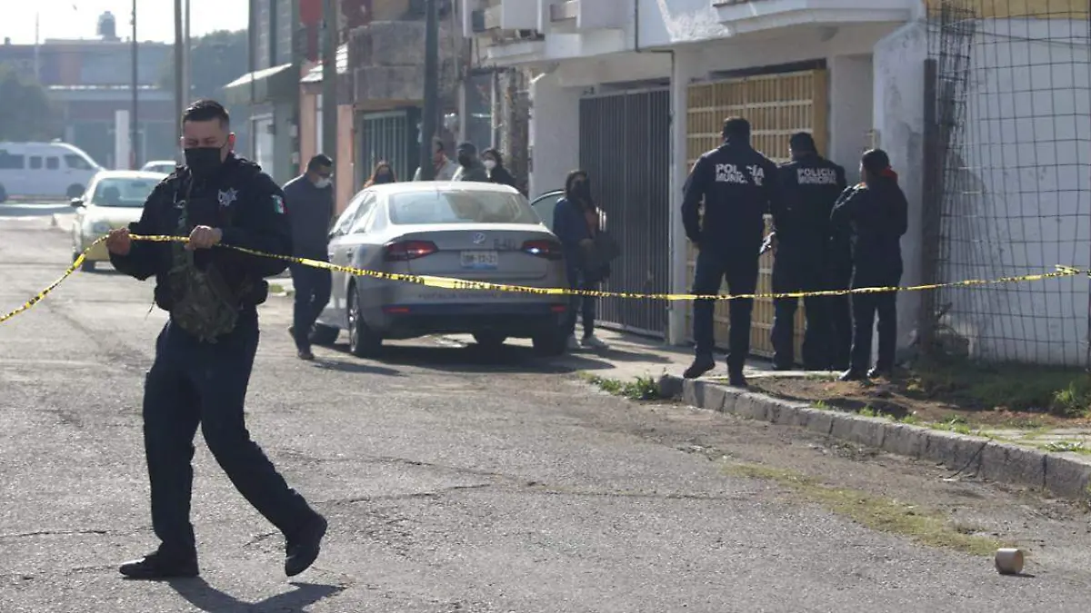 Un hombre que se desempeñó como escolta del gobernador Miguel Barbosa Huerta, fue hallado sin vida, esta mañana en su vivienda